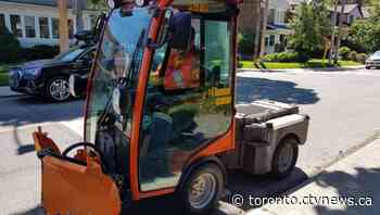New mini snowplows to hit Toronto's narrow streets but some neighbourhoods are left behind, councillor says