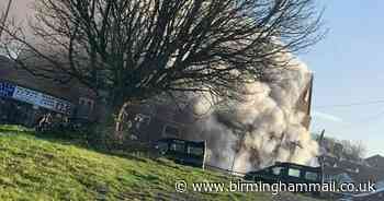 Blaze rips through derelict Dudley pub - Birmingham Live