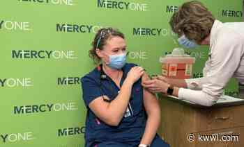 MercyOne Waterloo Medical Center administers first Pfizer vaccine - kwwl.com