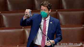 US congressman Joe Cunningham opens beer to toast bipartisanship