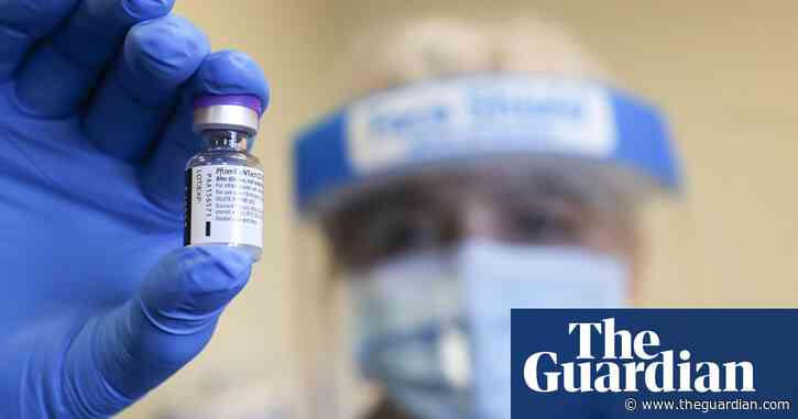 Give NHS staff Covid vaccine now or face growing winter crisis, say hospital bosses