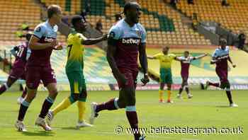Michail Antonio signs new West Ham deal