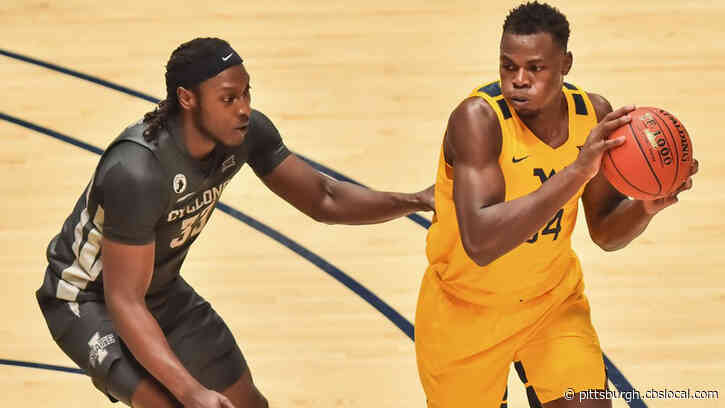 No. 8 West Virginia Holds On, Beat Iowa State 70-65