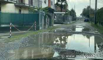 Samarate, residenti in rivolta in via Ollearo: «È piena di buche. Un disastro» - MALPENSA24 - malpensa24.it