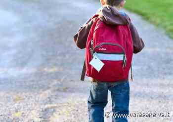 Bimbi in attesa fuori dalle classi a Samarate, “Andavano solo sistemati i banchi, tutto è stato sanificato” - Varesenews