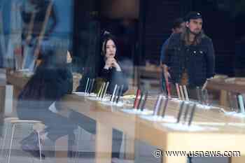 Apple Temporarily Shuts California Stores in Virus Surge, Some in UK After New Curbs