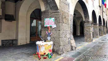 Clusone, letterine per Santa Lucia in piazza Orologio - MyValley.it