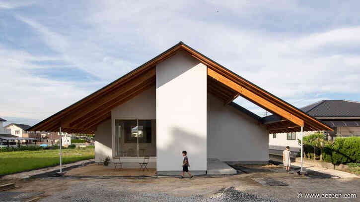Katsutoshi Sasaki tops cross-shaped house with large overhanging roof