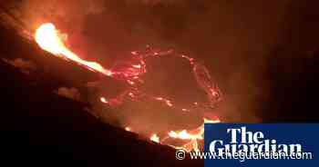 Kilauea volcano erupts on Hawaii's Big Island – video report
