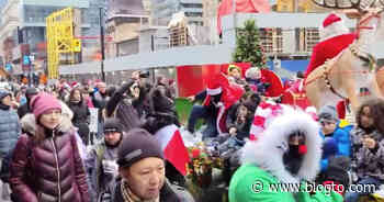 Anti-maskers gather for Santa-themed parade in downtown Toronto - blogTO
