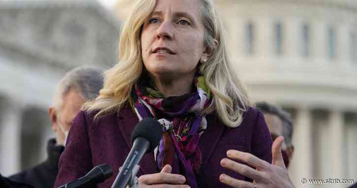Congress rushes to vote on $900 billion COVID relief bill