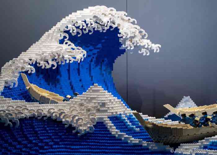 LEGO Great Wave of Kanagawa scuplted using 50,000 LEGO pieces