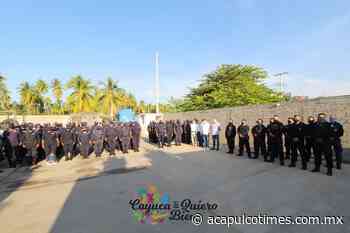 Alberto De los Santos entrega uniformes a seguridad pública - Acapulcotimes