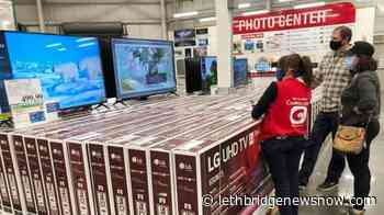 US consumer confidence tumbles in crucial holiday season - Lethbridge News Now