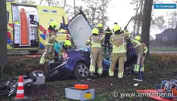 Bestuurder uit auto bevrijd na eenzijdig ongeluk in Altweerterheide - De Limburger