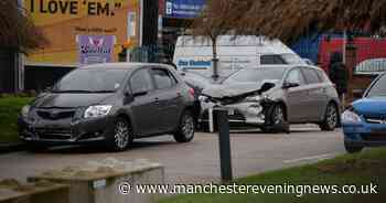 'Multi-vehicle' smash outside primary school in Bolton - Manchester Evening News