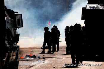 Con arresto domiciliario nocturno queda teniente coronel de Carabineros formalizado por daño ocular a joven en Temuco tras estallido social - La Tercera