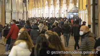 Shopping e passeggio inarrestabili: è ressa in centro a Modena - La Gazzetta di Modena