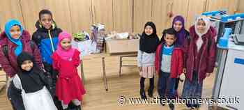 Pikes Lane Primary School makes up food parcels for families - The Bolton News