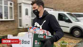 Covid-19: Harry Maguire hands out food parcels in Sheffield - BBC News