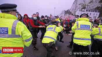 Stranded hauliers face 'a few days' at UK border