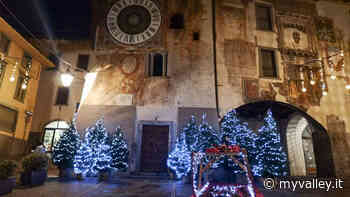 Clusone: abeti e luminarie riscaldano l'atmosfera natalizia - MyValley.it