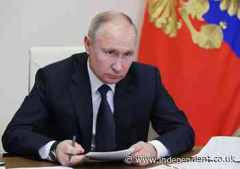 Putin signs order giving all Russian presidents immunity from prosecution