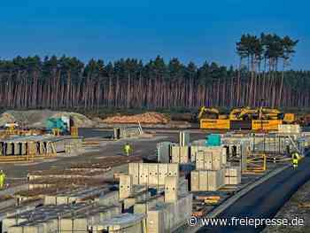 Autobauer Tesla darf an der Fabrik in Grünheide weiterbauen - Freie Presse
