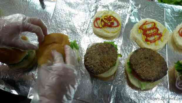 Calgarians, organizations stepping up to ensure merry Christmas for less fortunate