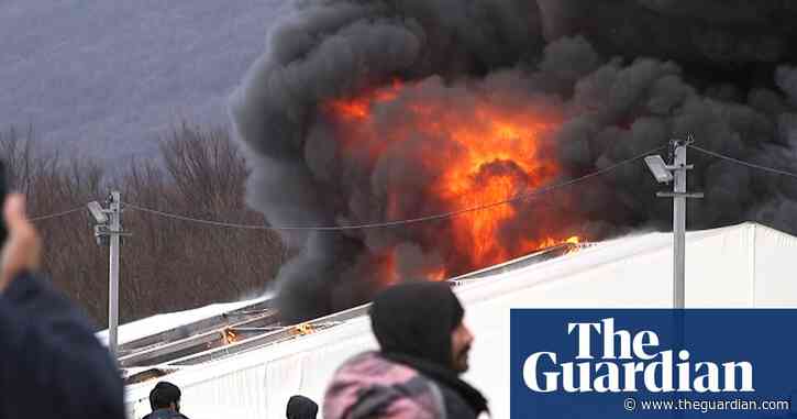 Fire destroys migrant camp in Bosnia