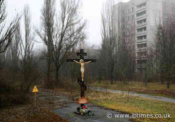 Couple ordered by neighbours take down cross they put up as Christmas decor