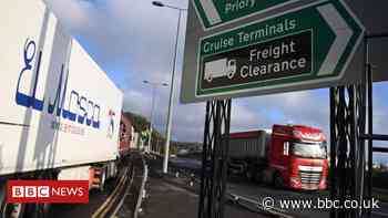 Brexit: Firms warn 'clock is ticking' to keep goods moving