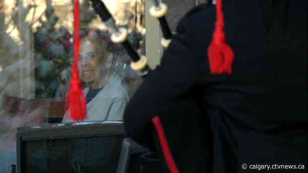 Music and family bring cheer to Calgary senior