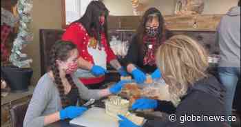 Pincher Creek restaurant gives out holiday meals for those in need - Global News