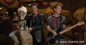 Watch Jeff Dunham’s Puppet Achmed Sing His Own Non-PC Rendition Of ‘Jingle Bells’ – It’s Hilarious! - The MIX