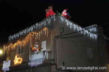 Tras hacerse viral con sus disfraces, Jaime Coronel hace brillar su casa por Navidad - Lanza Digital