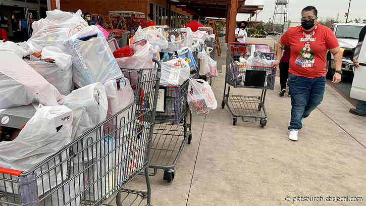 Community Donates 2,000 Toys For Children In Texas Public Housing Complex After 200 Toys Were Stolen