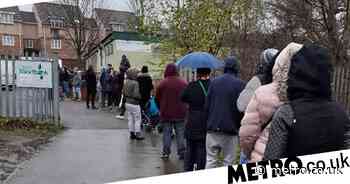 People queue in the rain outside food bank over Christmas - Metro.co.uk