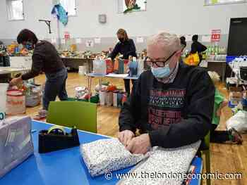 Jeremy Corbyn gift wraps presents for vulnerable children at local food bank - The London Economic