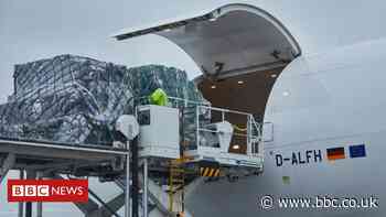 Lufthansa airlifts food to the UK amid lorry chaos - BBC News