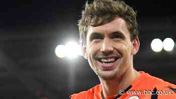 Sam Walker: Blackpool sign Reading goalkeeper on emergency loan