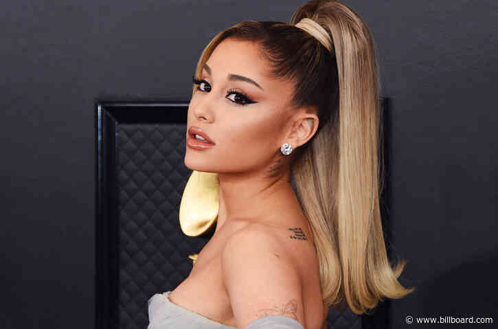 Ariana Grande & Fiance Dalton Gomez Cuddle Up for Christmas Together