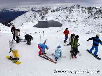 Hundreds of British holidaymakers ‘flee Swiss ski resort’ despite being told to self-isolate
