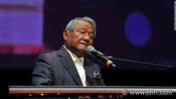 Armando Manzanero, legendary Mexican singer and composer, dead at 85