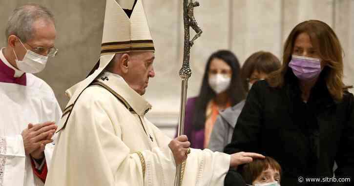 Pope proclaims year of families, offers advice to keep peace