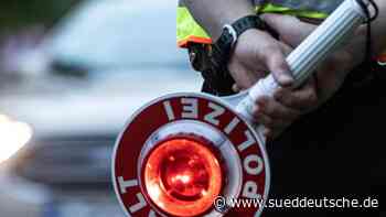 Betrunkener Mann fährt kilometerweit in Schlangenlinie - Süddeutsche Zeitung