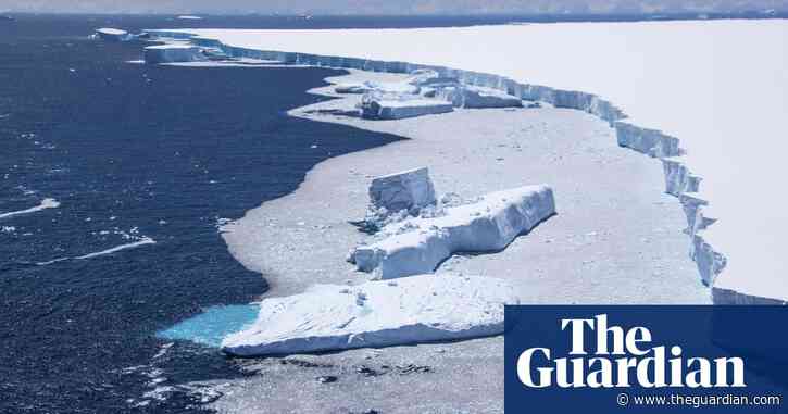Fractures to Antarctic iceberg reduce risk to South Georgia wildlife