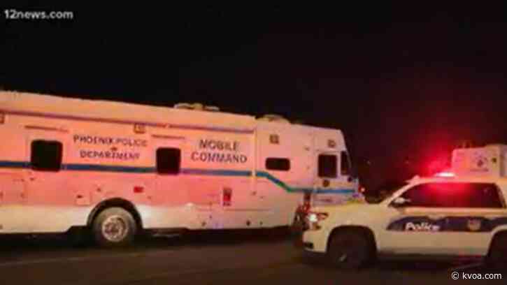 Phoenix police: Officers fatally shoot man simulating handgun