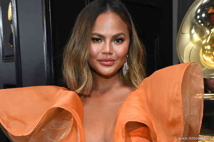 Chrissy Teigen Reveals She’s ‘4 Weeks Sober’