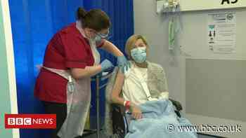 Covid-19: Republic of Ireland begins vaccine rollout